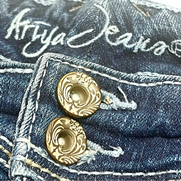 Ariya Jeans 5 pocket denim cutoff shorts. Juniors Size 11/12 - Picture 4 of 7